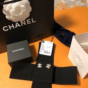 CHANEL REV EARRINGS
